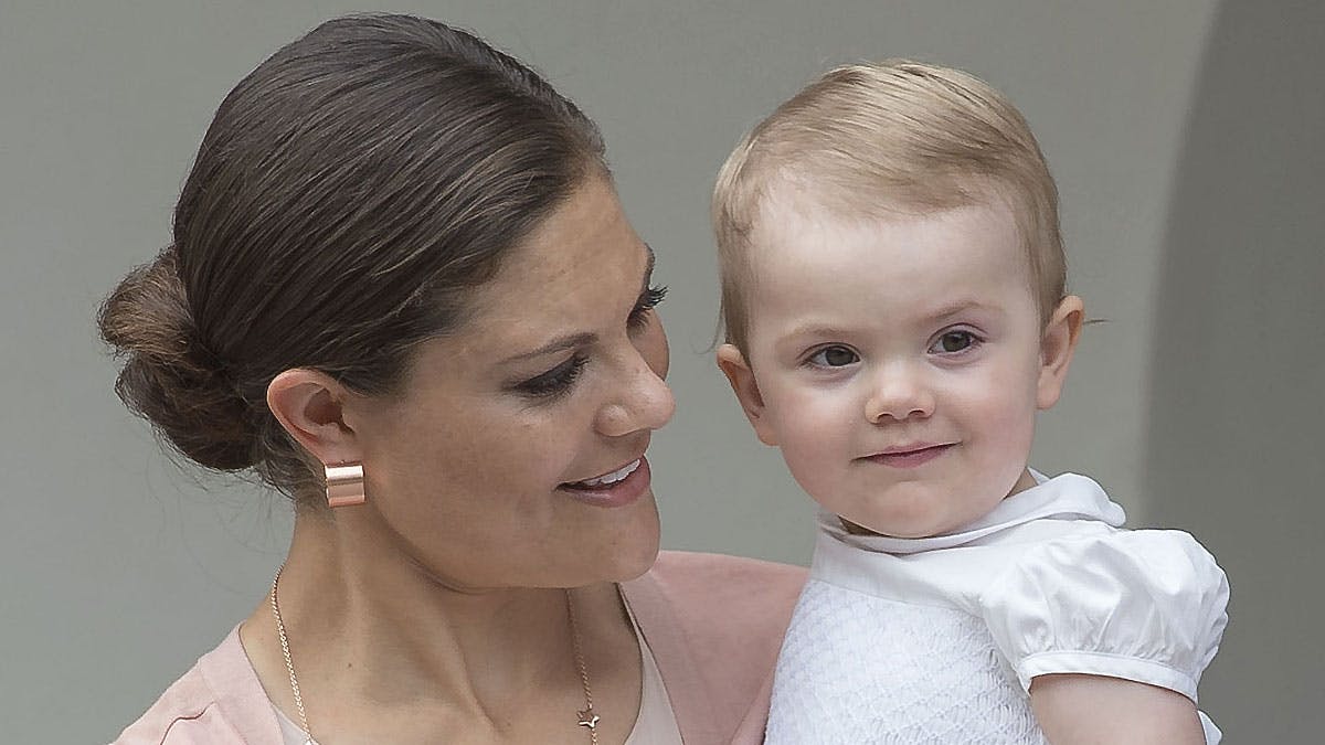 Kronprinsesse Victoria og prinsesse Estelle.