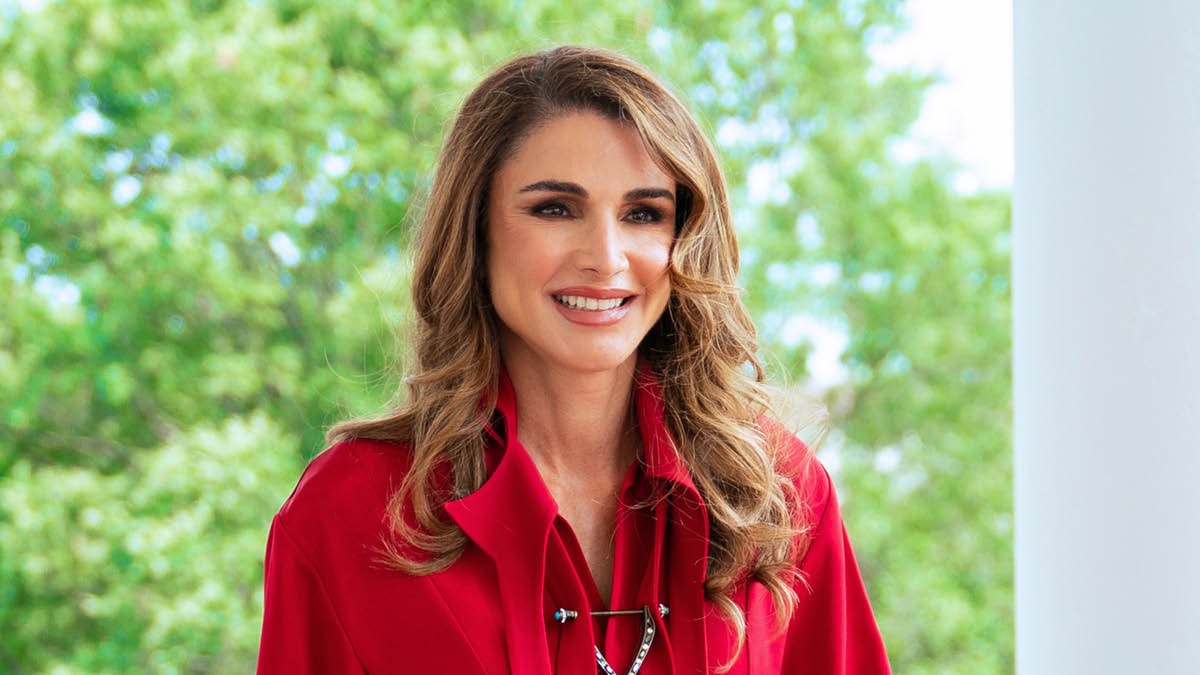 tilbagebetaling mirakel så Helt nye billeder: Jordans dronning Rania i rødt | BILLED-BLADET
