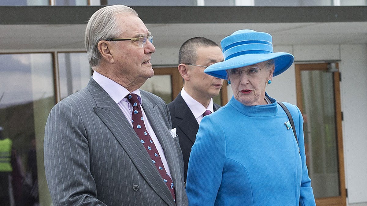 Dronning Margrethe og prins Henrik ved en tidligere lejlighed i Københavns Lufthavn Kastrup.
