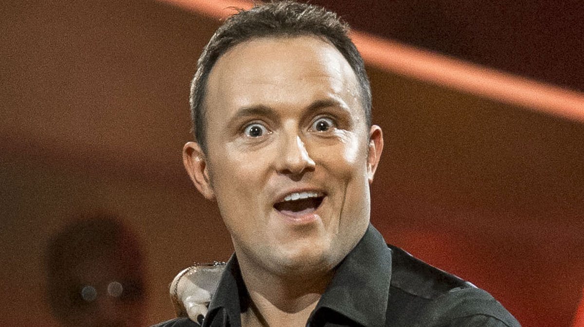 Thomas Evers Poulsen smider tøjet - nøgen dans