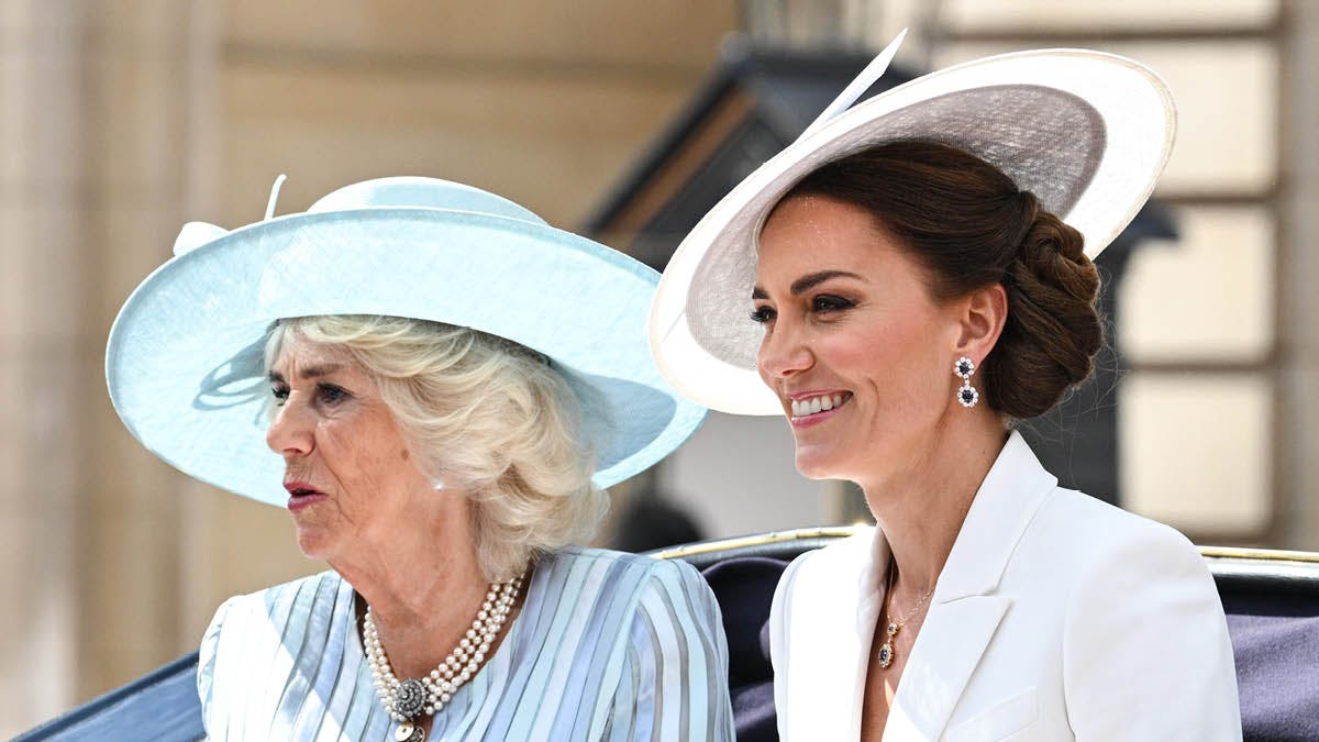 Hertuginde Camilla og hertuginde Catherine.