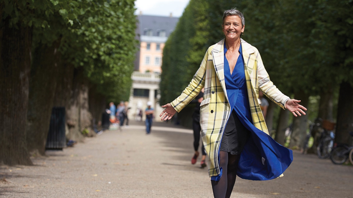 10 PLETSKUD: Margrethe Vestager smarte outfits | BILLED-BLADET