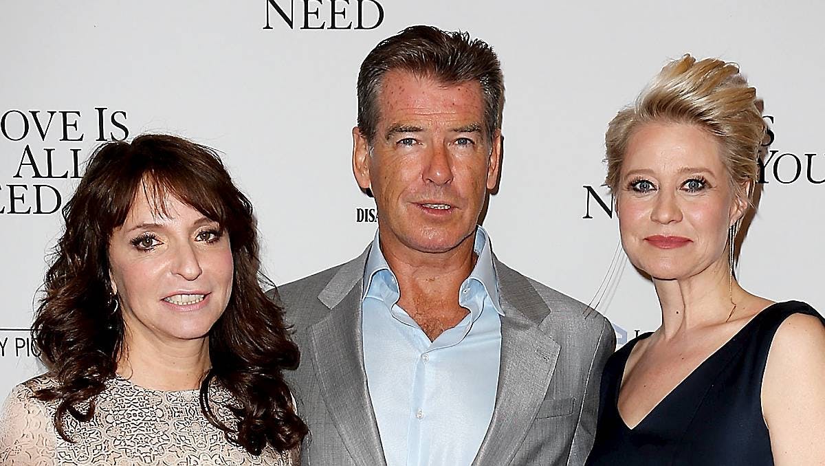 Susanne Bier med sine hovedroller - Pierce Brosnan og Trine Dyrholm.