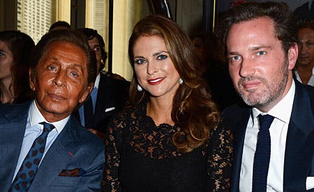 Valentino havde prinsesse Madeleine og Chris O'Neill med til modeopvisning i Paris